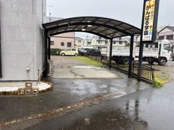 カーポートと搬出経路の写真